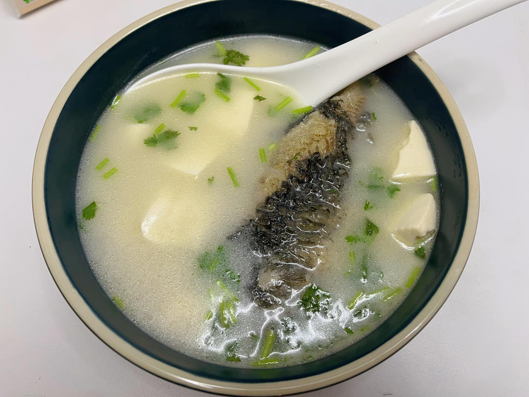 奶白鲫鱼豆腐汤|一条鱼最后的温柔
