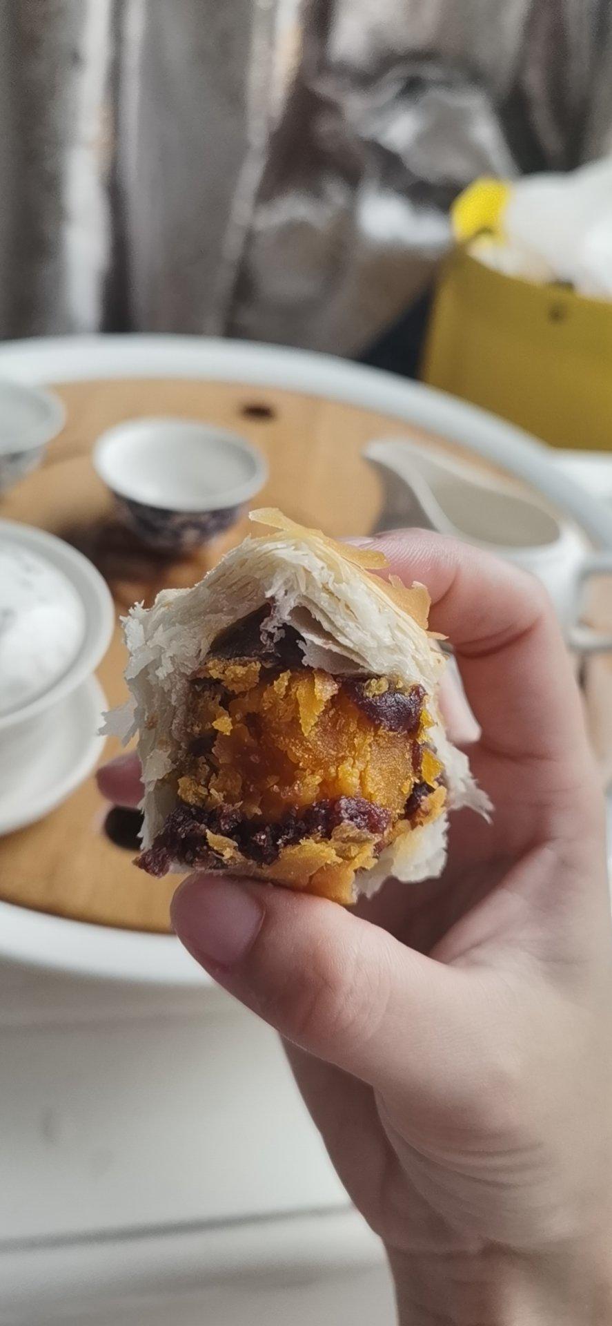 蛋黄酥（放置几天也很酥）