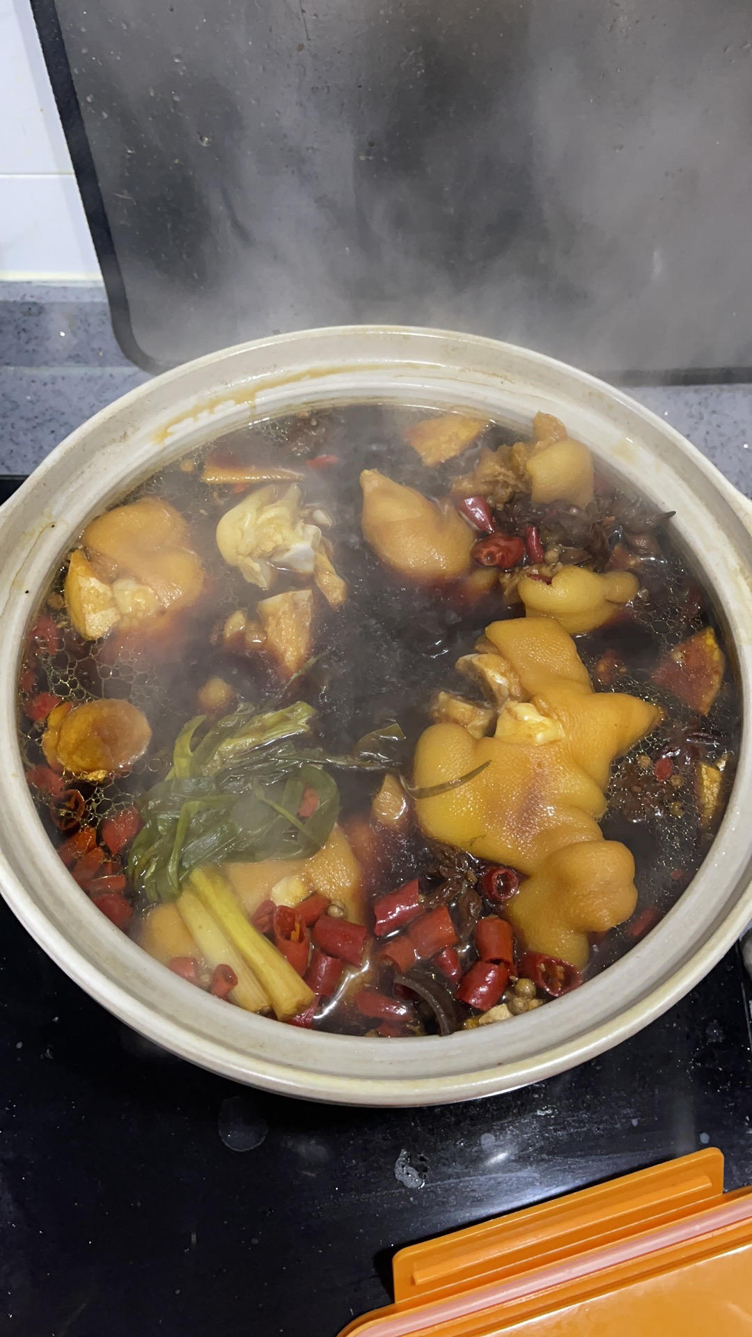 卤水黄豆焖猪蹄(砂锅版)