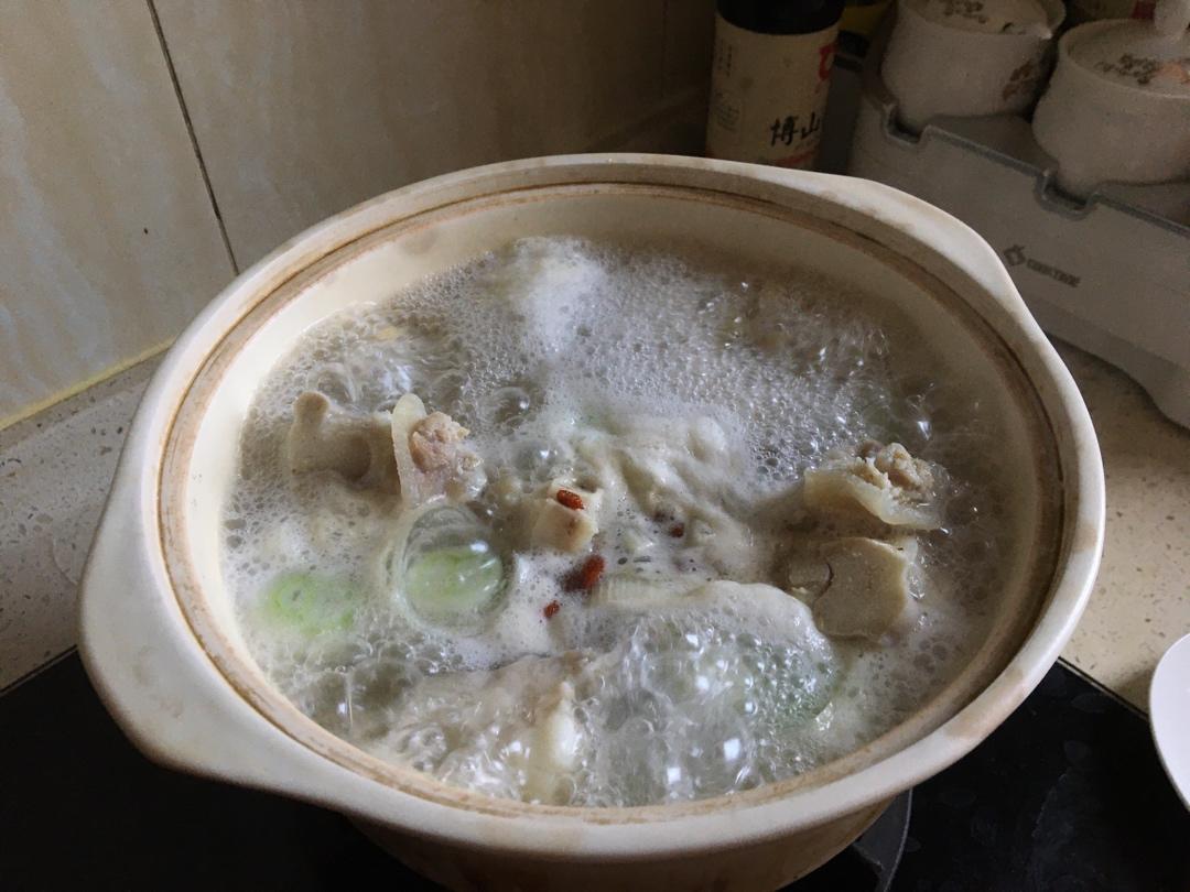 山药黄豆猪蹄汤