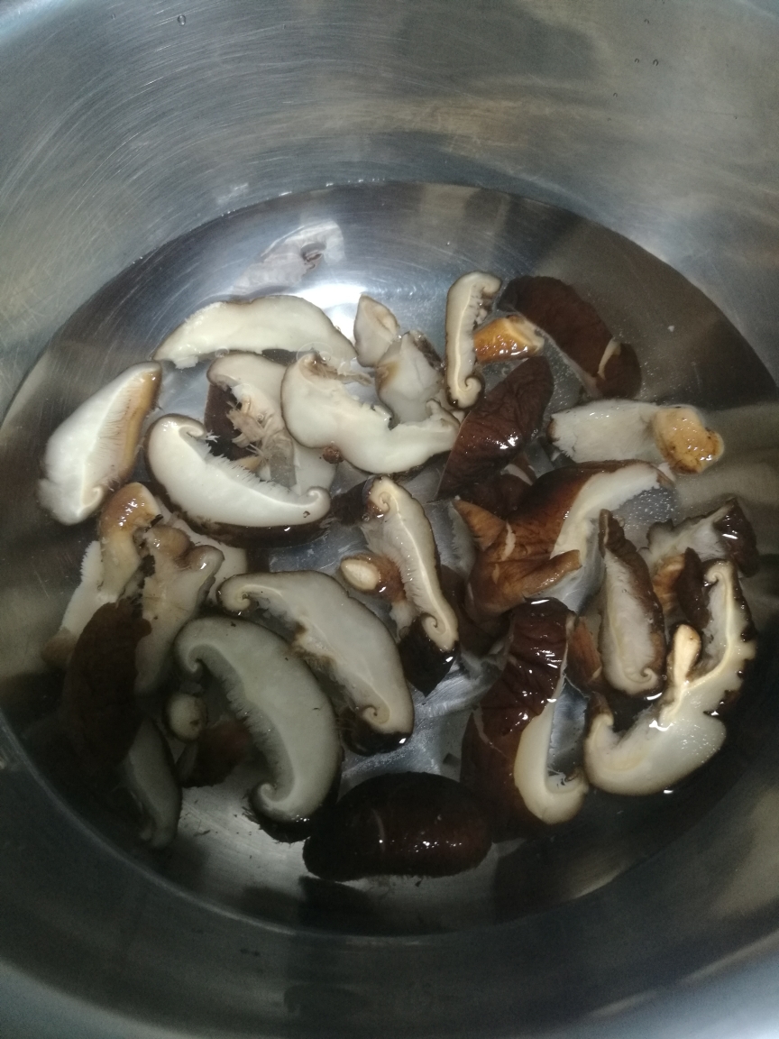 无油版香菇油菜的做法 步骤1