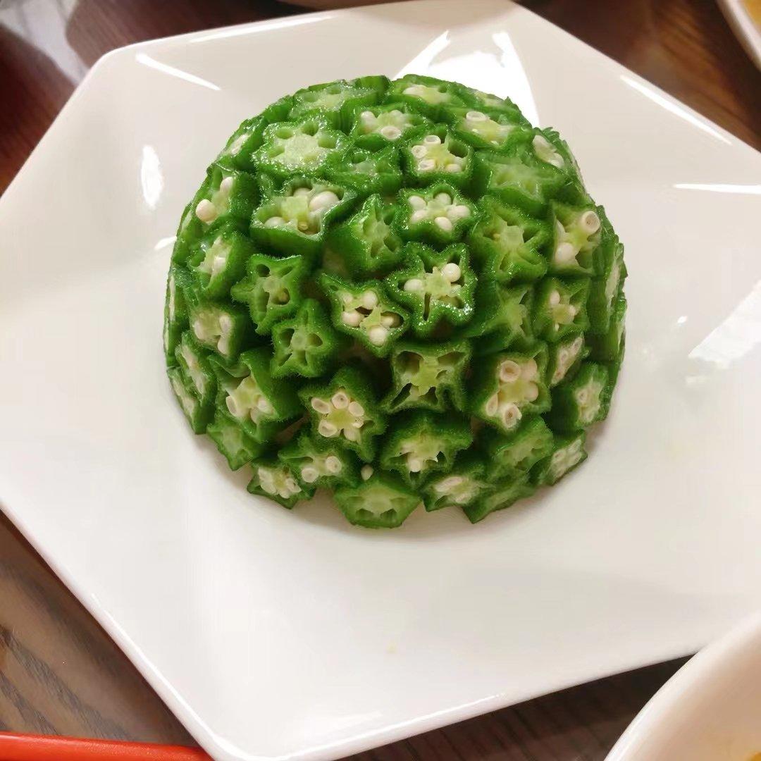 这绝对是秋葵颜值最高的做法，好看又好吃，端上桌最先光盘