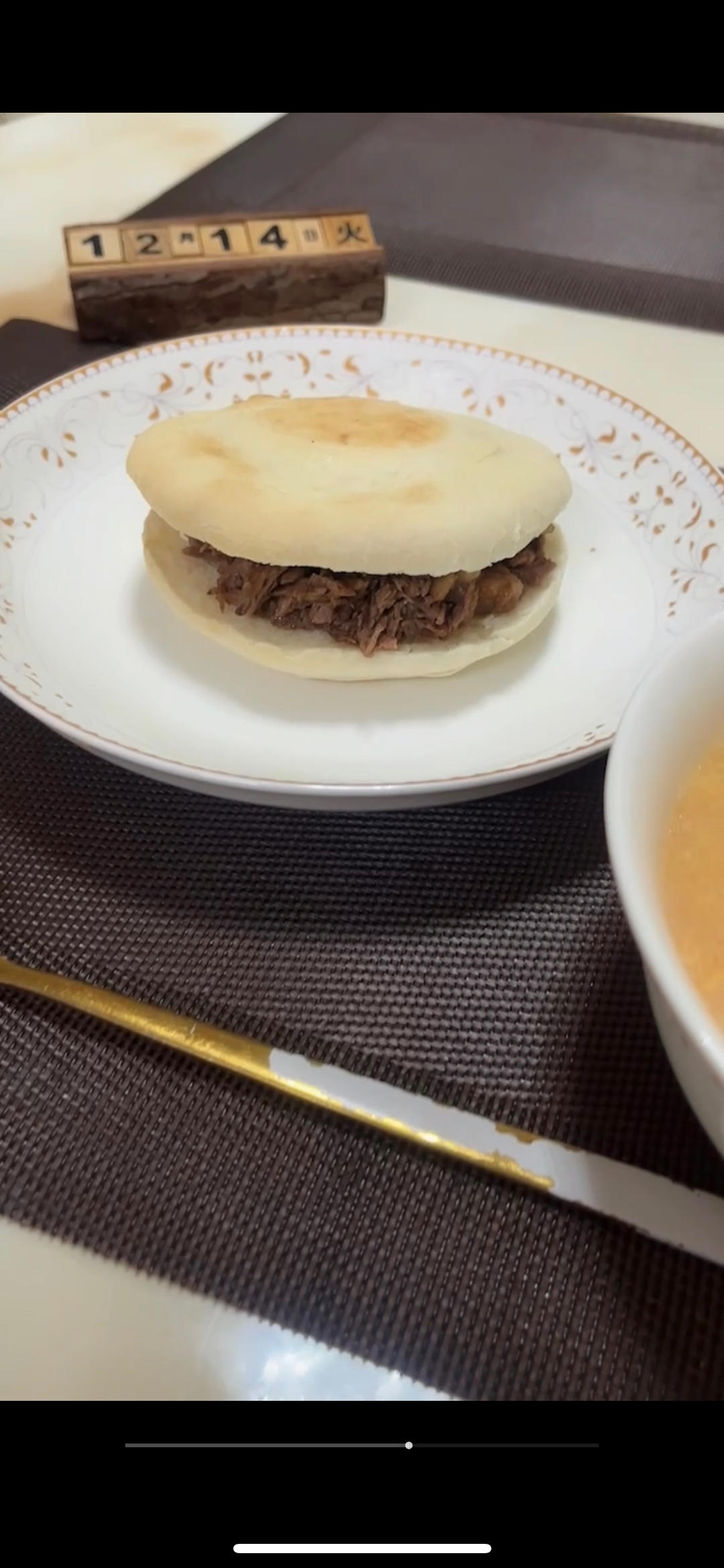 腊汁肉夹馍（烤出白吉馍特殊花纹的方法）