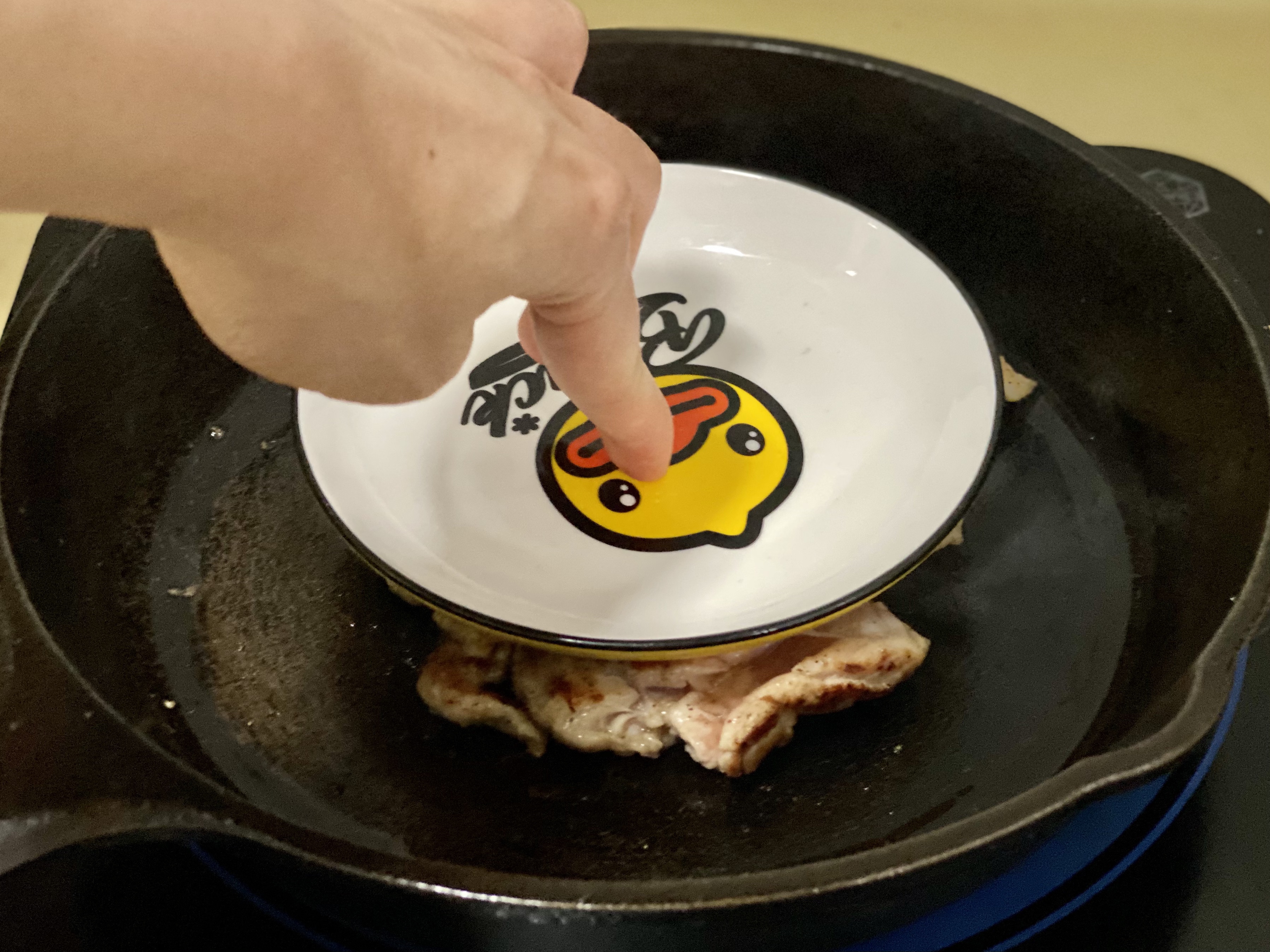 家常｜椒盐煎鸡腿的做法 步骤4