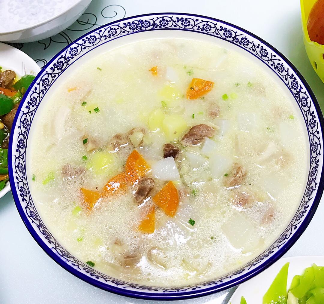 白萝卜炖牛肉砂锅