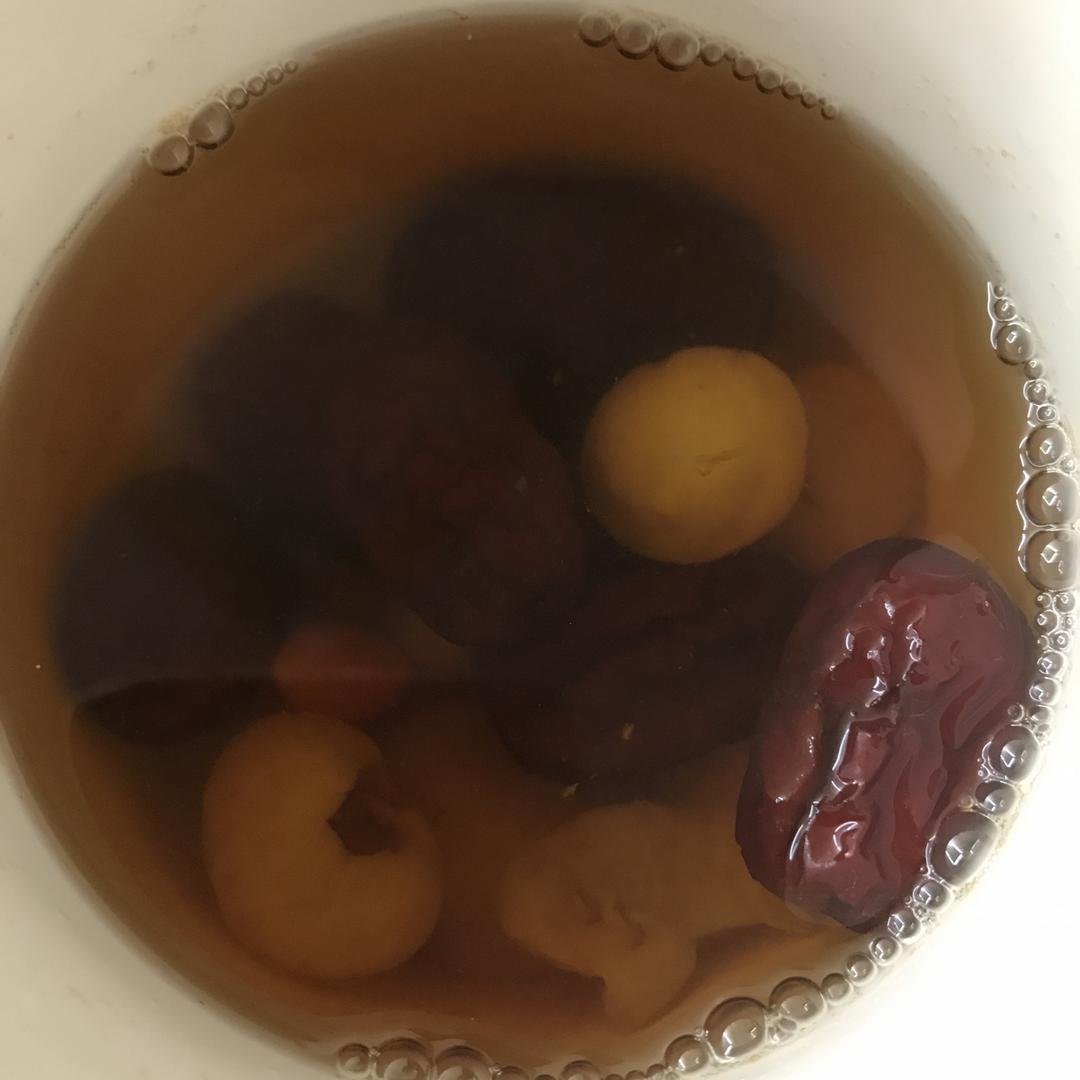 红枣桂圆枸杞红糖水