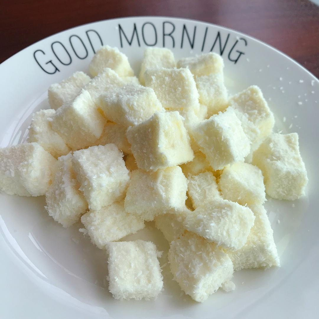 椰丝牛奶小方糕