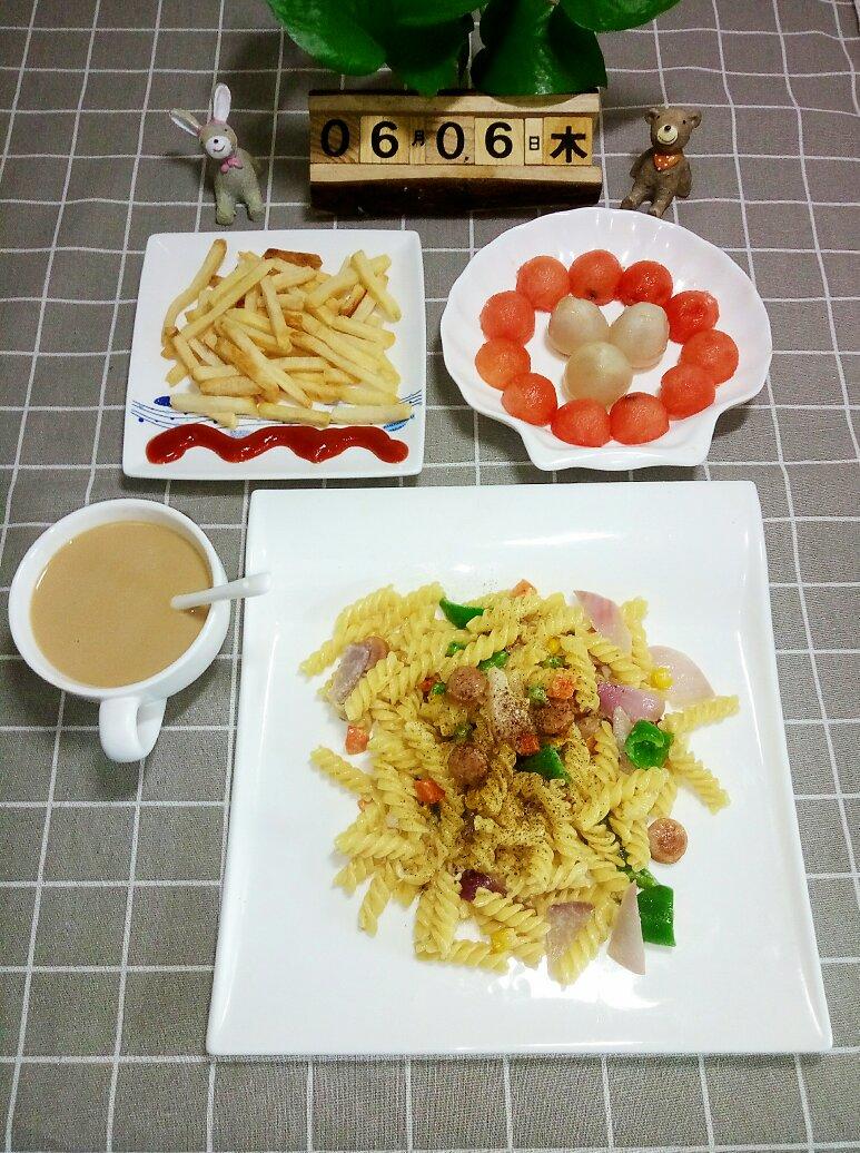 蔬粒奶油培根意面