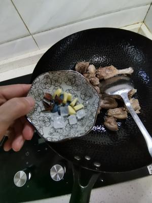 孩子爱吃的红烧鸭腿肉的做法 步骤4