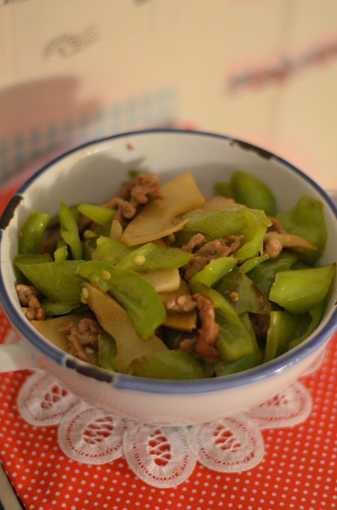 酸笋炒牛肉的做法