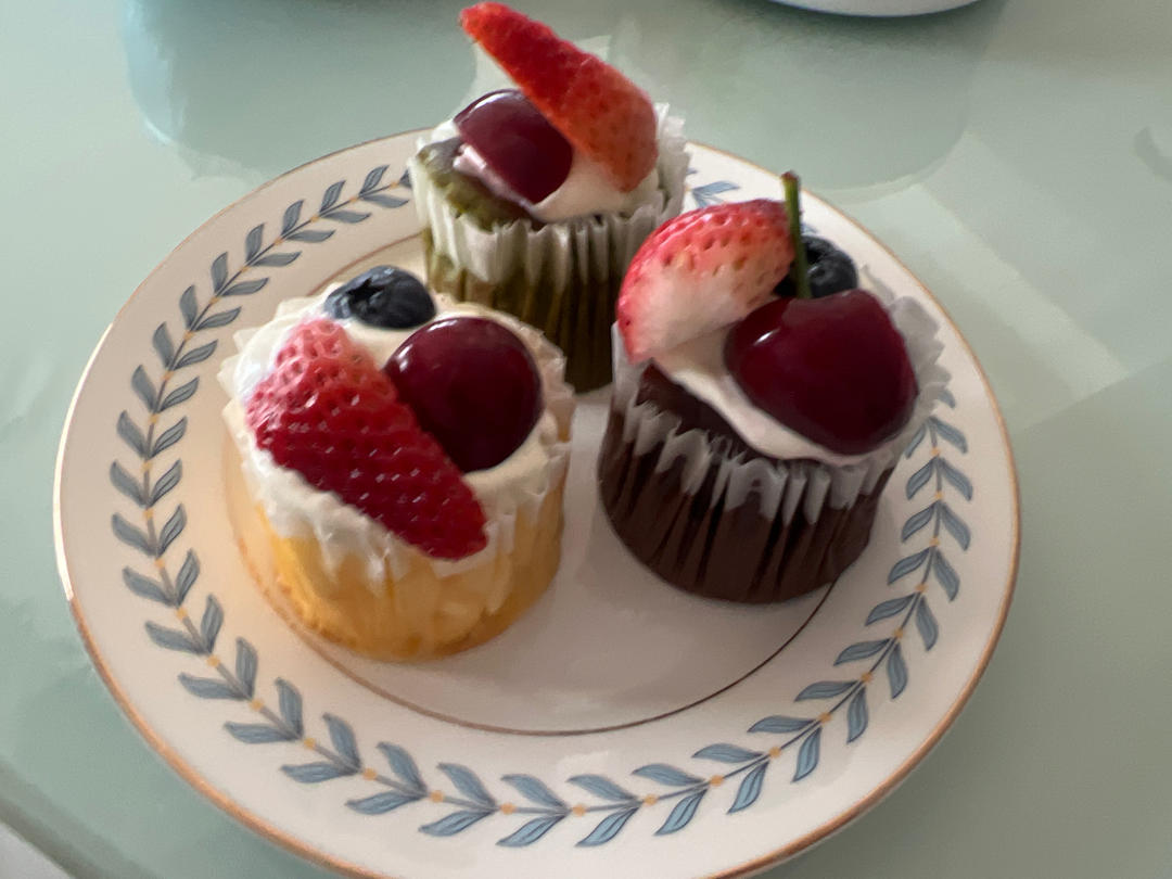 莓果巴斯克杯子蛋糕🍓这套高颜值小蛋糕，有手就能做出来～