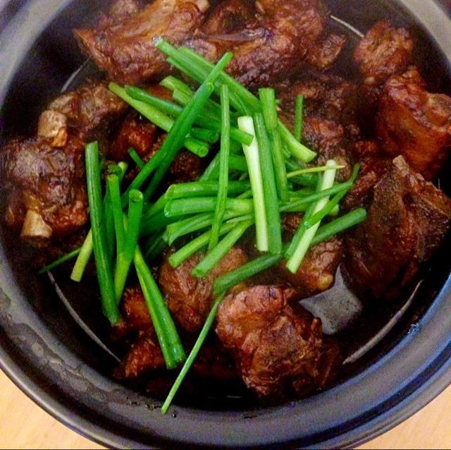 葱香排骨的做法