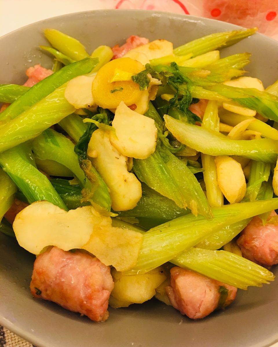 西芹炒腊肠（热菜）