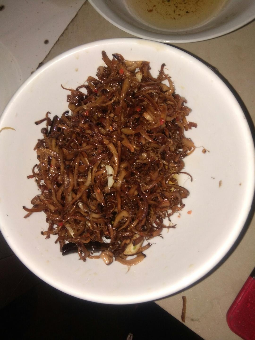 油炸香菇脚的做法