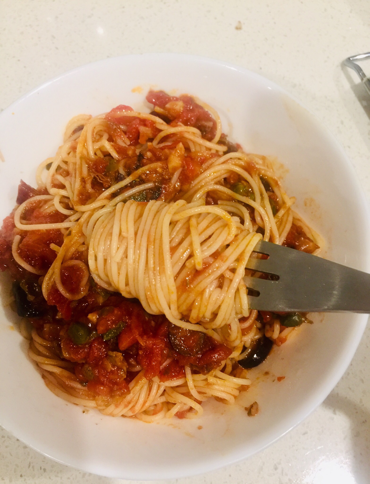 西餐32 ：Spaghetti alla Puttanesca蒜香番茄鳀鱼面的做法