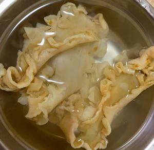 海椰皇虫草花鳕鱼胶鸡汤的做法 步骤3