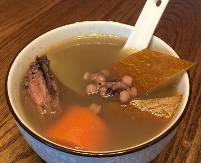 广东汤水之三                            袪湿利水金山老黄瓜猪骨汤