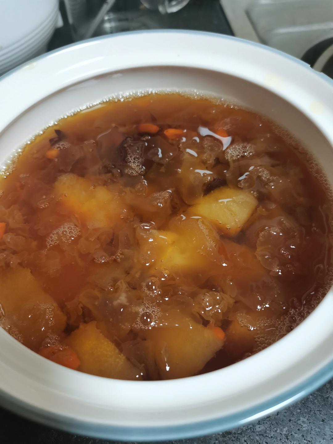 银耳雪梨莲子羹（万能高压锅版）