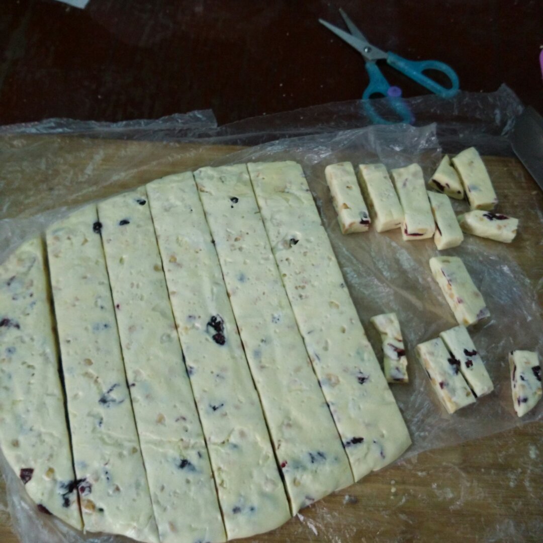 视频：用棉花糖制作超级好吃的杏仁蔓越莓牛轧糖