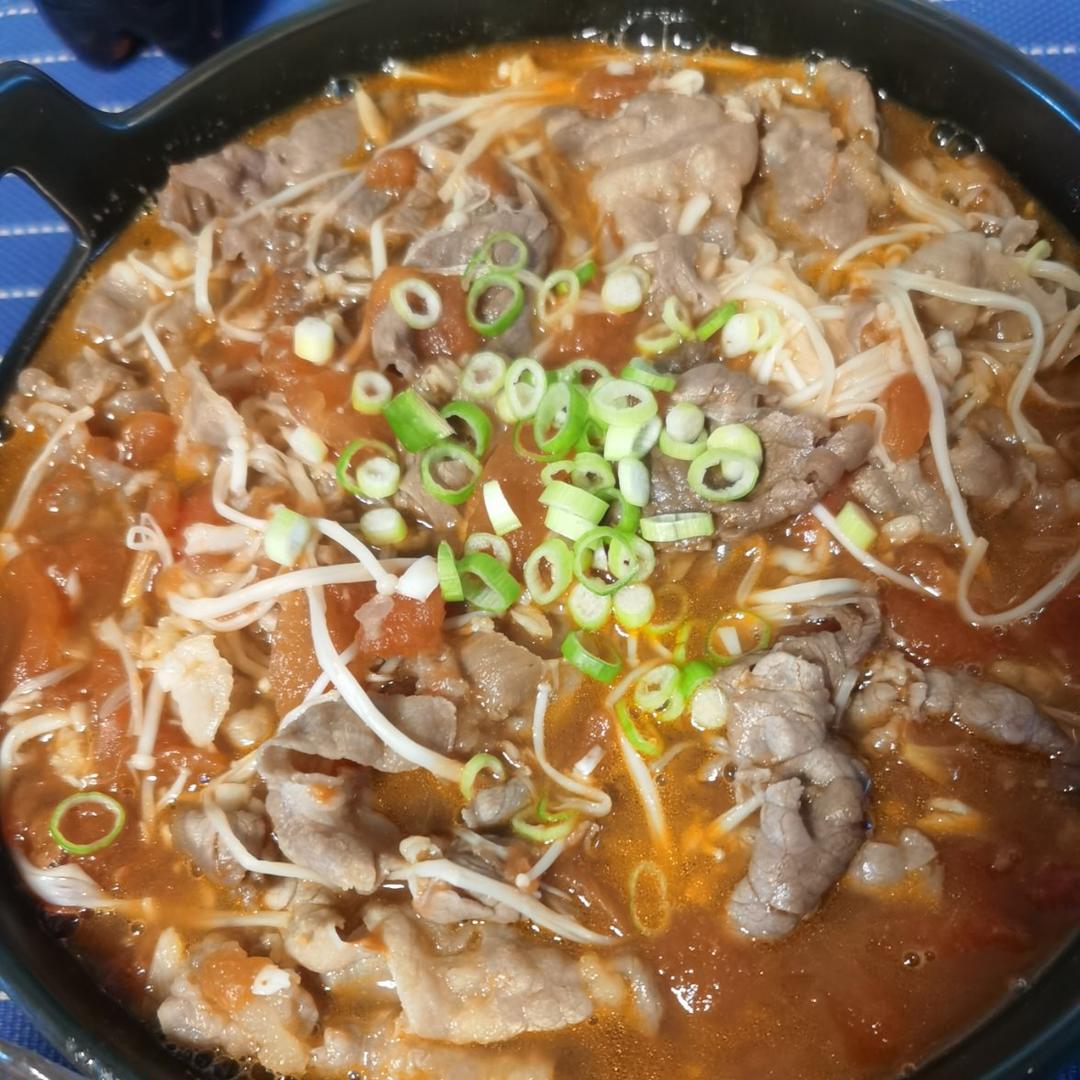 番茄金针菇肥牛(汤浓入味、酸甜适宜)