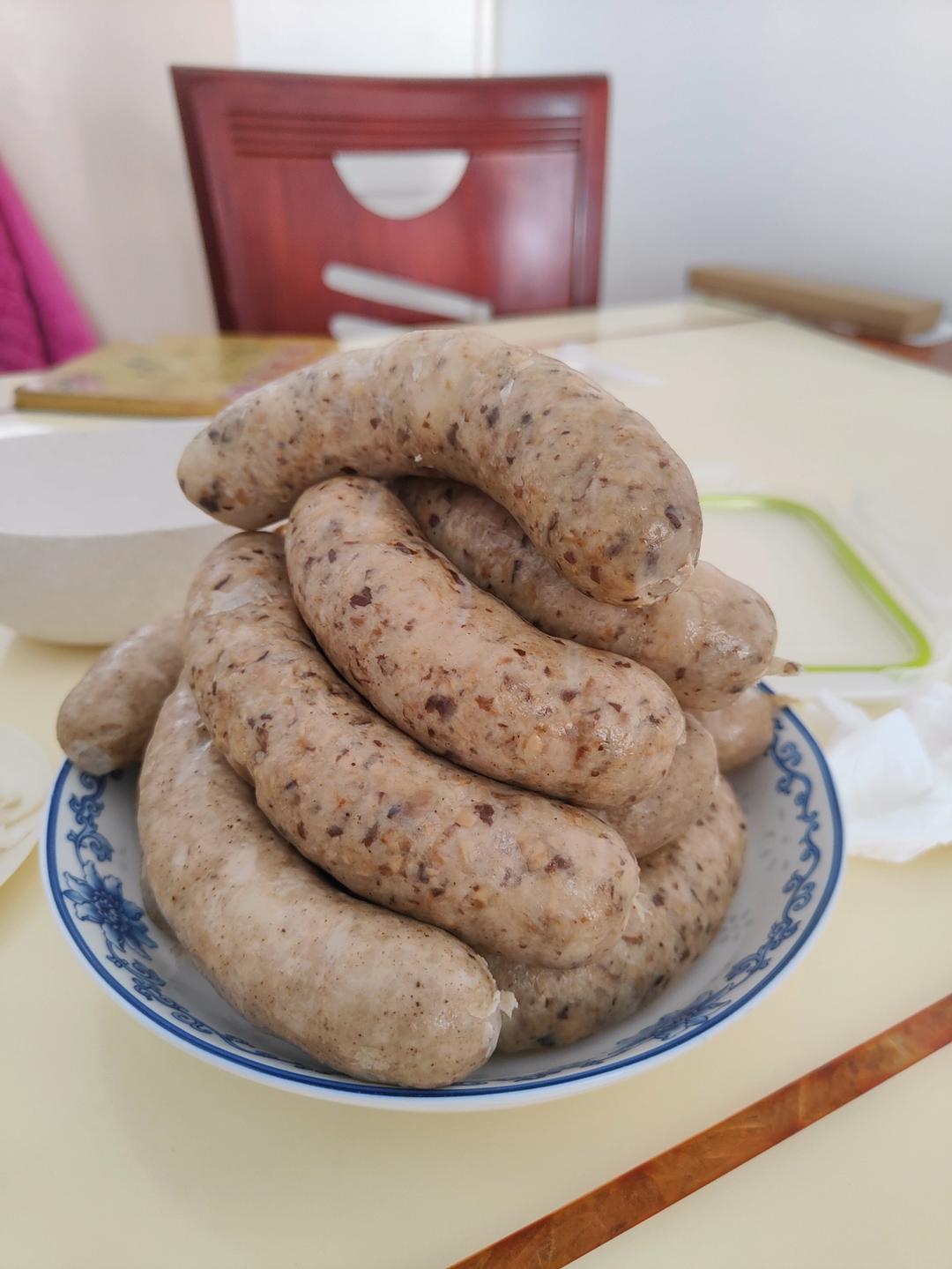 实验多次味道终于满意了～黑椒脆皮烤肠