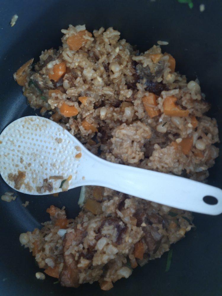 【排骨焖饭】