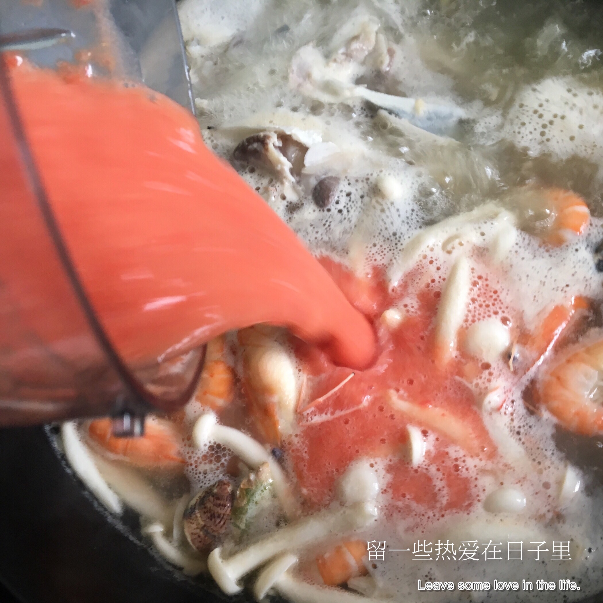 鲜榨番茄鱼头海鲜汤的做法 步骤4