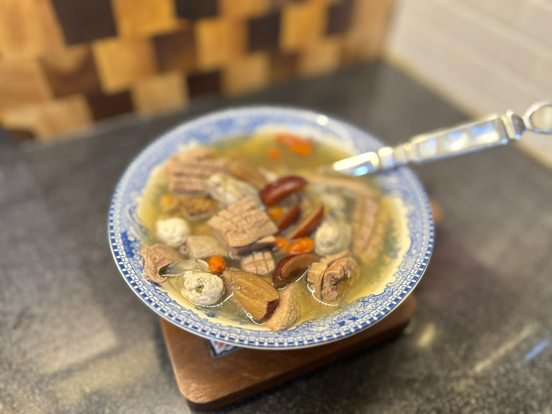 滋补猪腰生蚝汤
