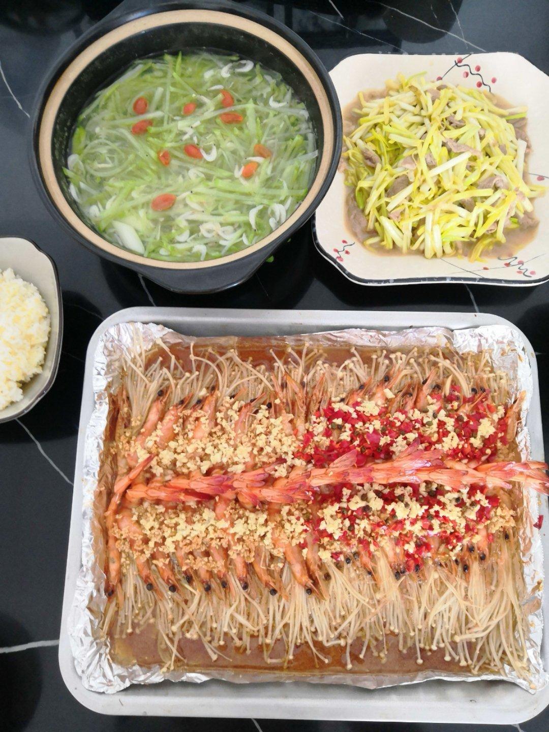 蒜蓉金针菇烤花蛤虾