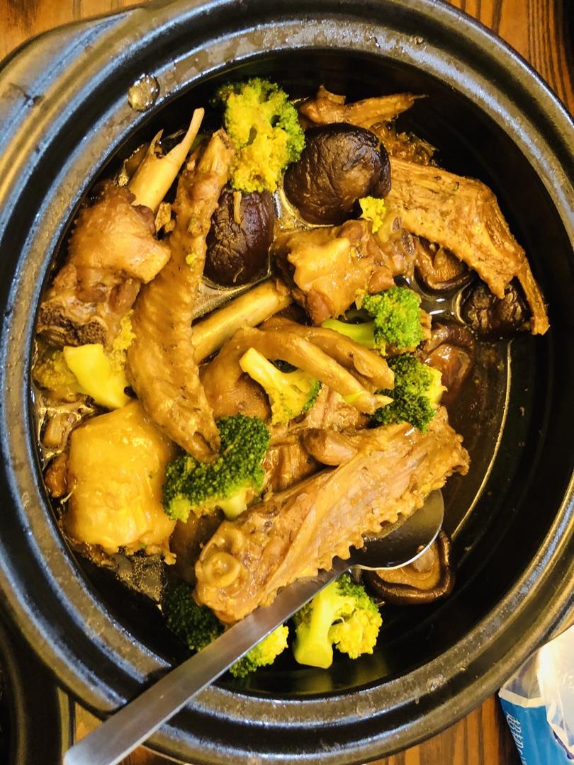 鹅掌鱼胶闷香菇