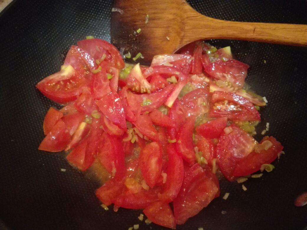 西红柿酱油炒饼的做法 步骤7