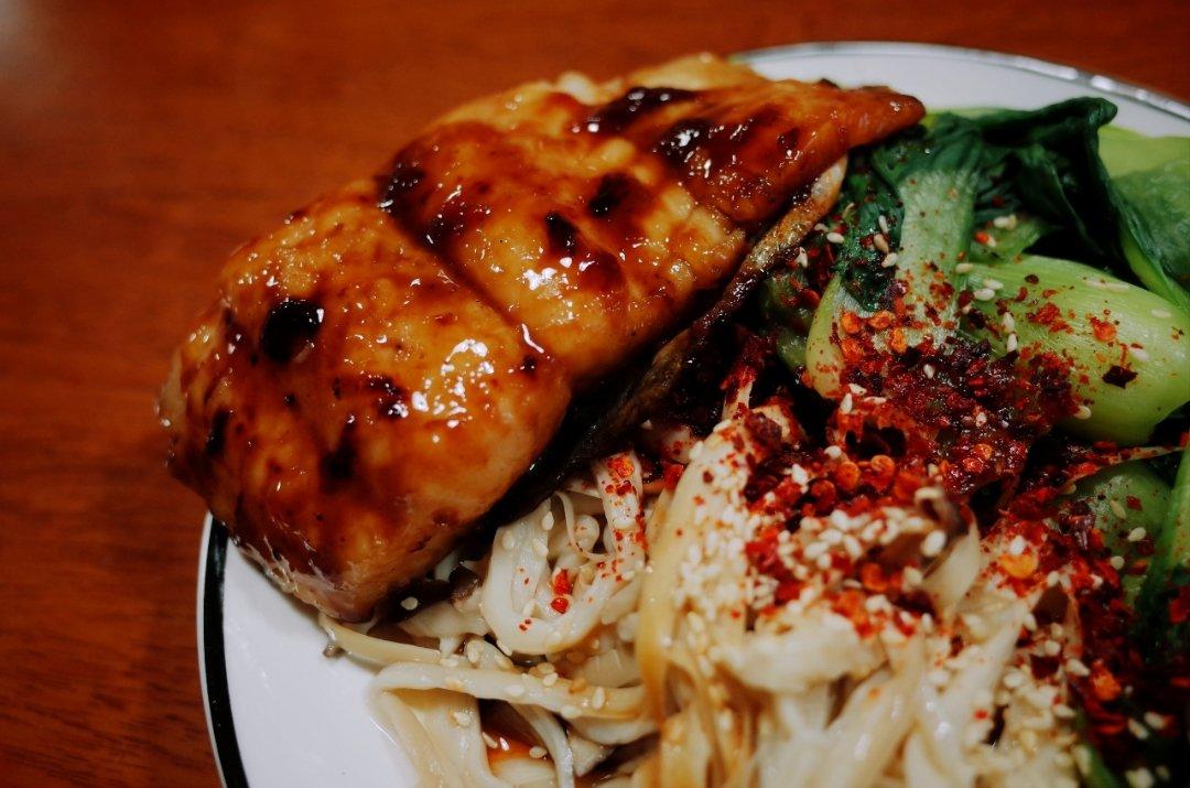 蜜汁巴沙鱼盖饭