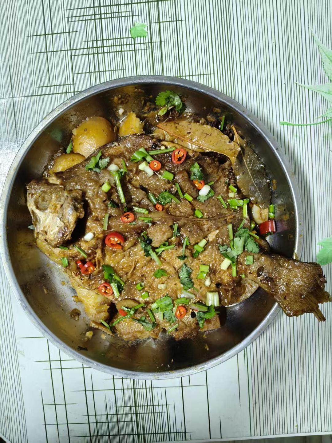 家常红烧鳊鱼，鲜嫩下饭超简单