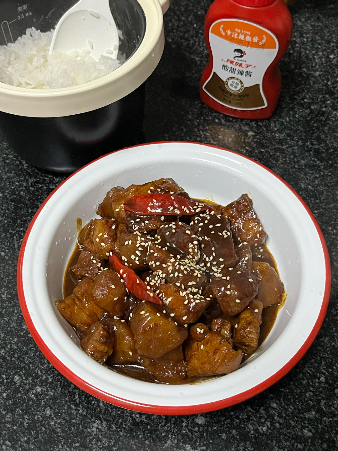 不焯水不放油，加了辣酱的红烧肉，好吃不腻！