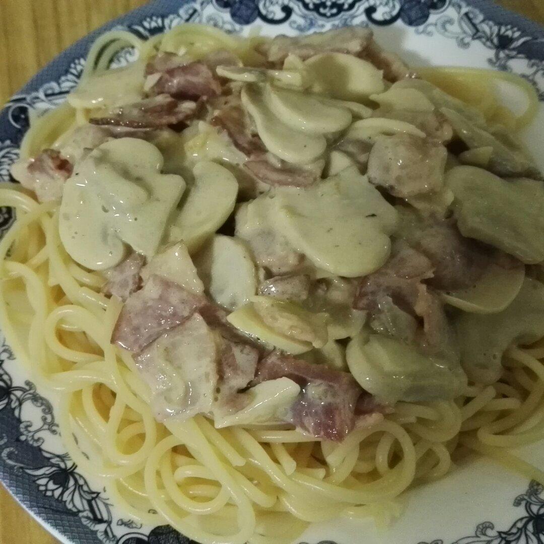 白蘑菇奶油培根意面
