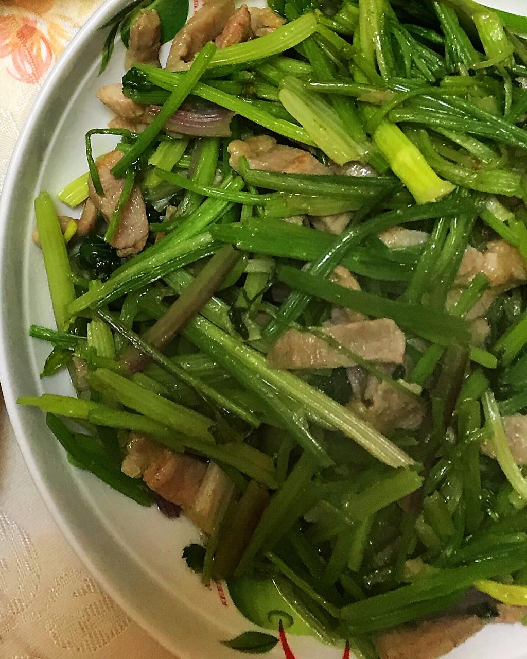 芹菜炒肉