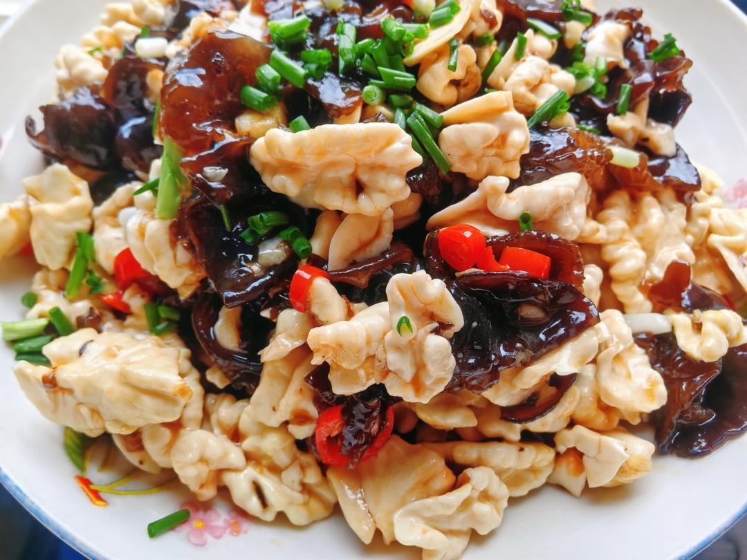 鲜核桃仁拌木耳