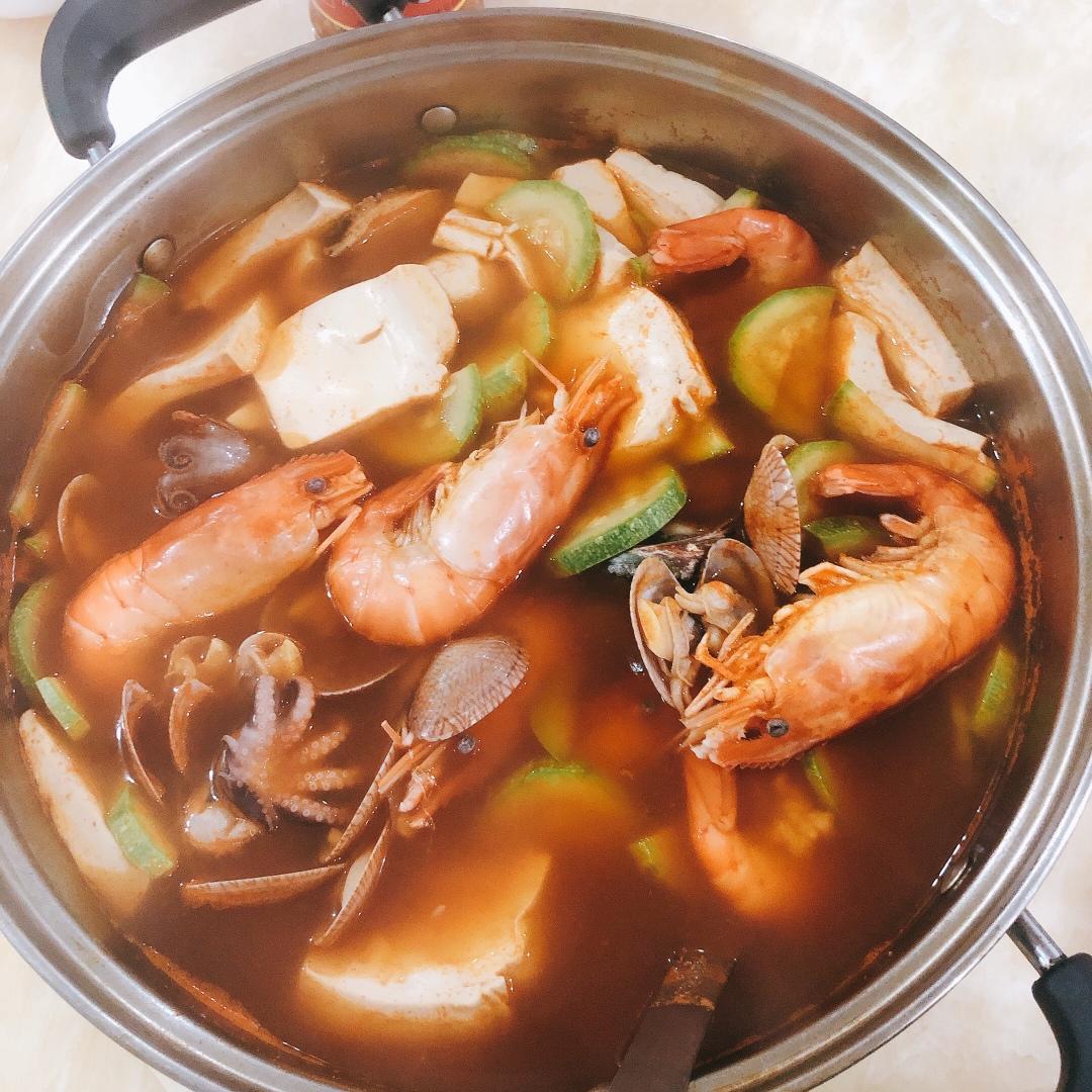 韩式泡菜海鲜锅