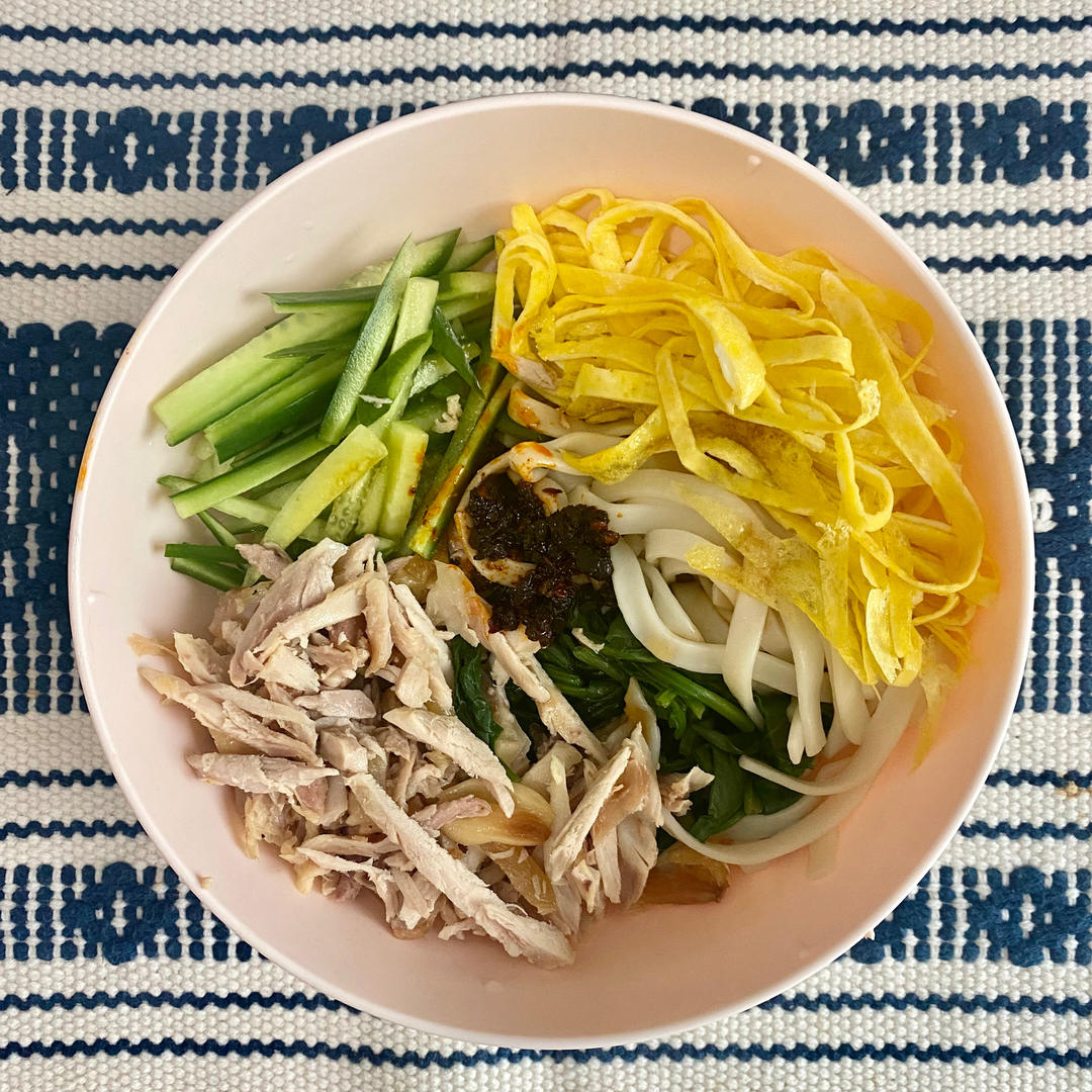 清爽鸡丝凉面