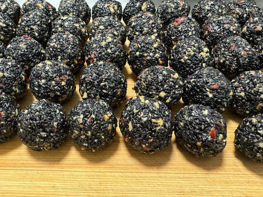 小零食2–芝麻丸