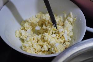 臭豆腐焗咸蛋的做法 步骤2