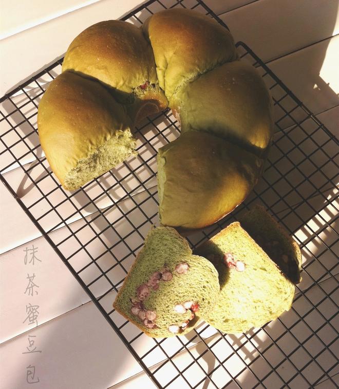 抹茶蜜豆花环面包的做法