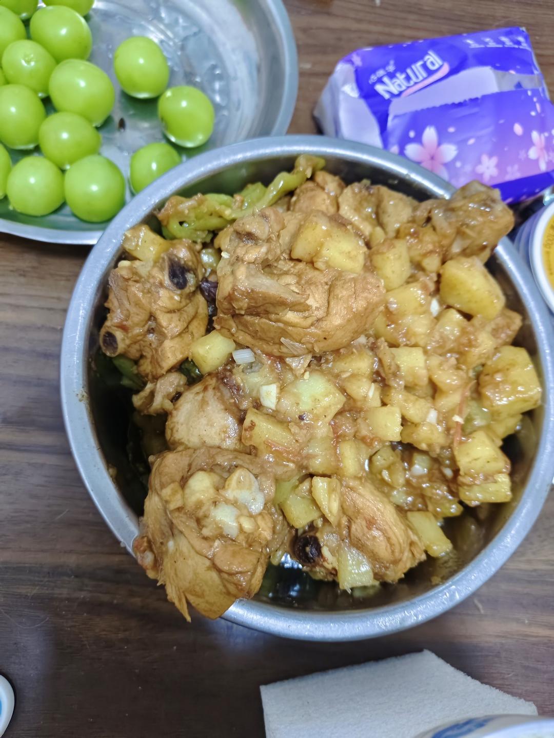 鸡腿炖土豆 上桌秒空盘 汤都喝干了！