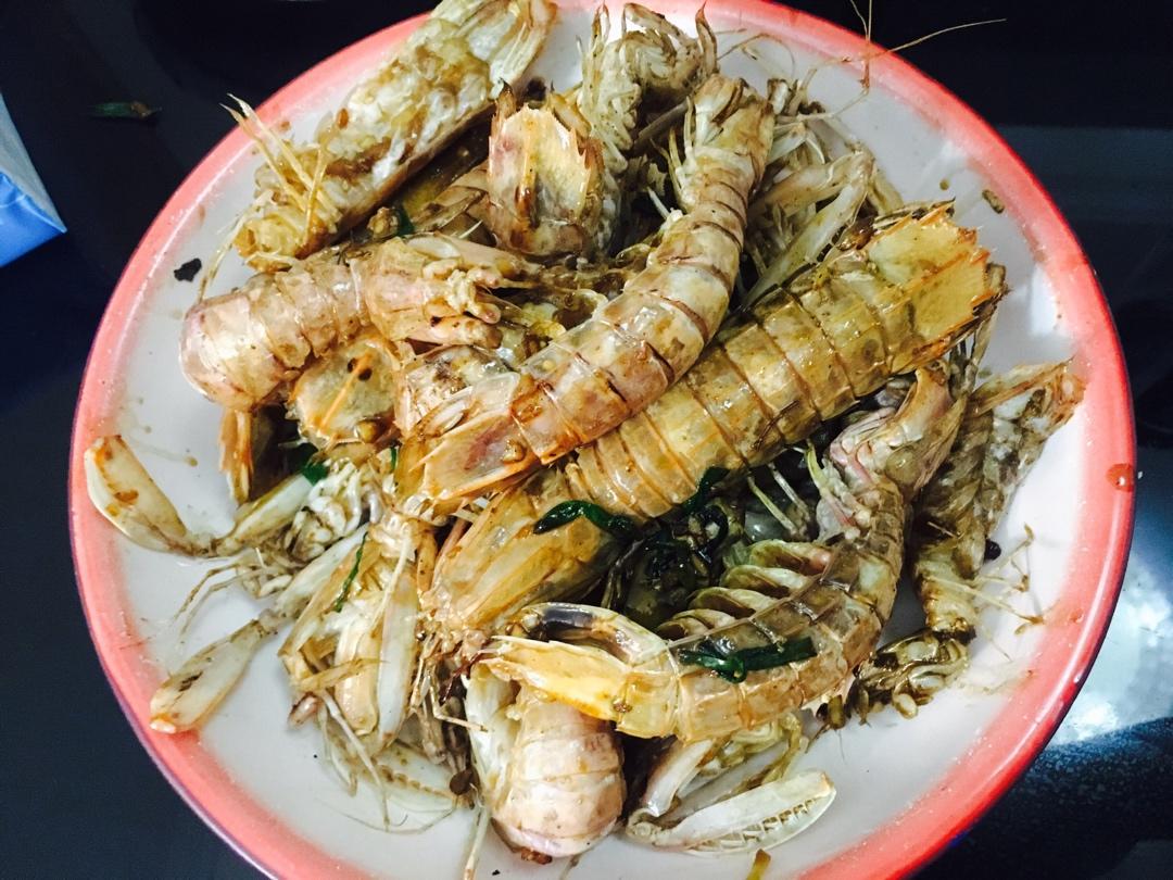 无油炸版的椒盐皮皮虾和巧拨虾壳的方法