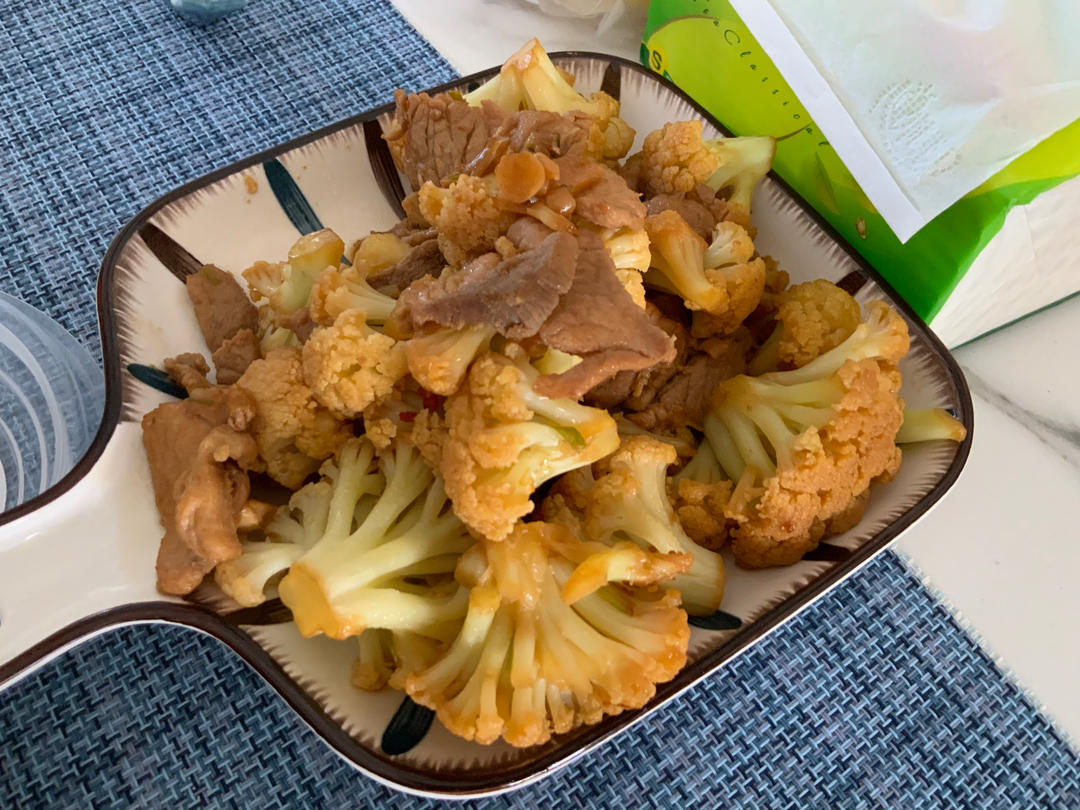 干煸菜花（花菜炒肉）