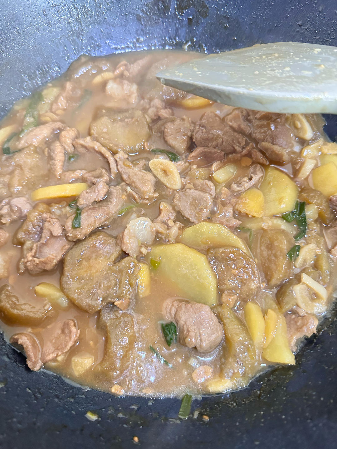 五花肉茄子炖土豆