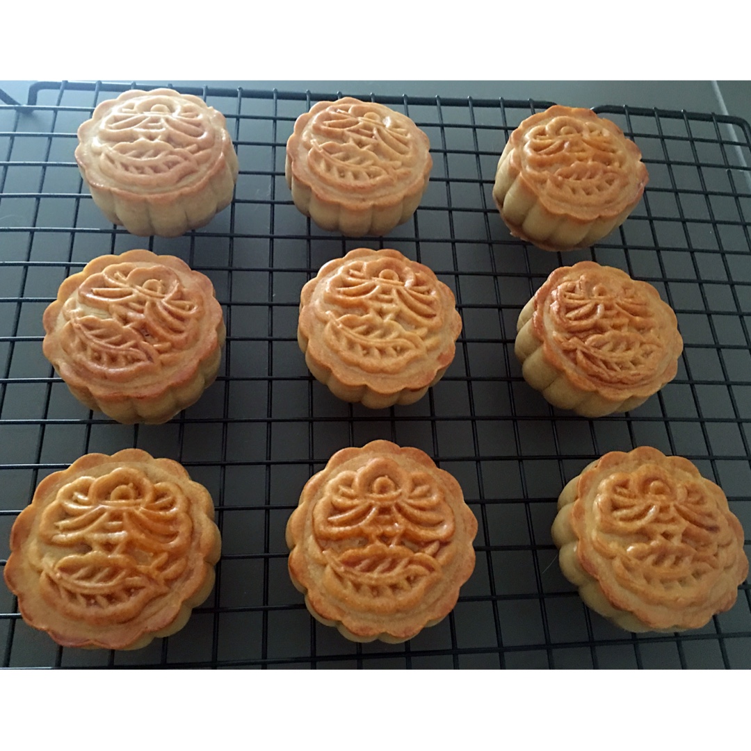 广式月饼—蛋黄莲蓉月饼