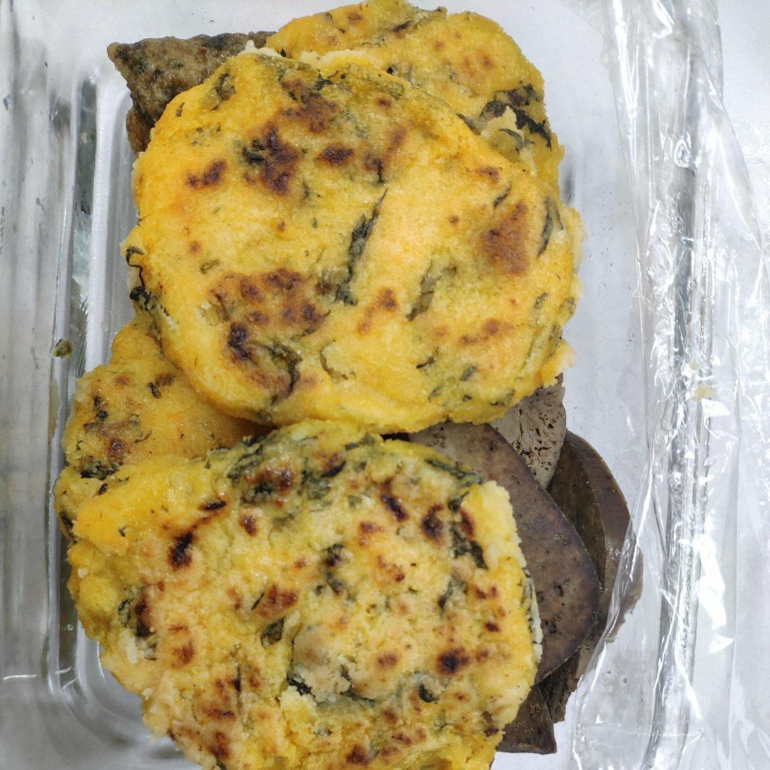 玉米面菜饼子（贴饼子）