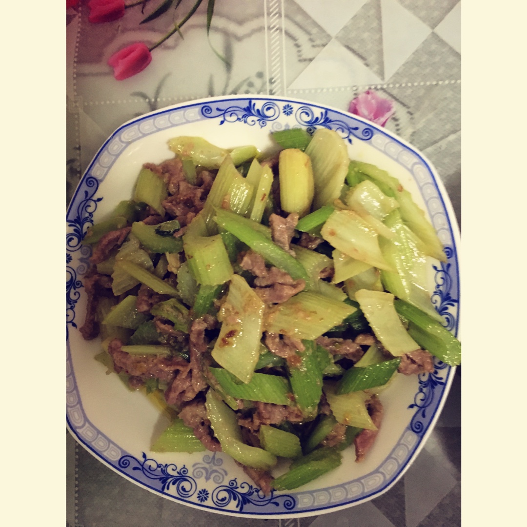西芹炒牛肉！