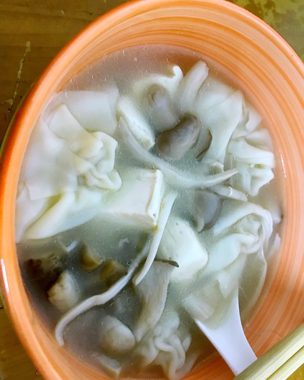 新鲜菌汤（蘑菇汤）